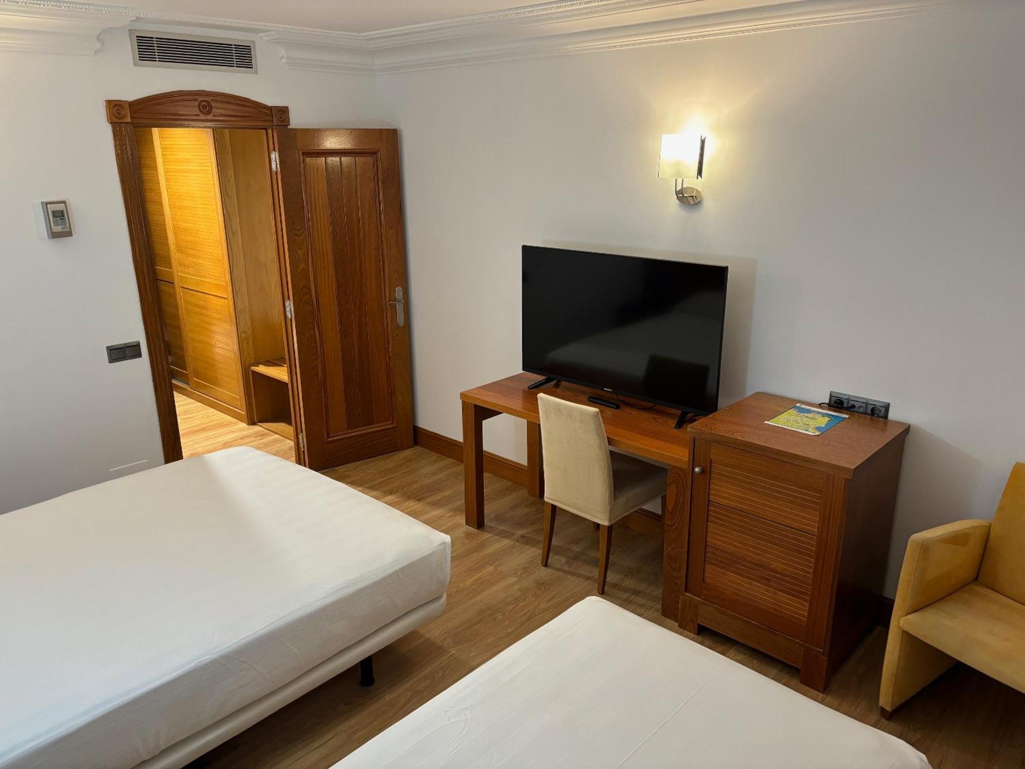 Gran Hotel Liber & Spa Playa Golf Noja Kültér fotó